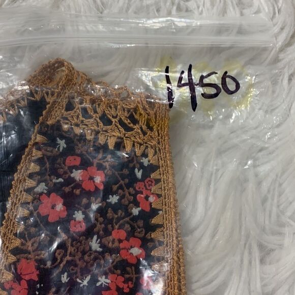 VINTAGE 70s patchwork of painted leather pieces crochet together to create vest - Picture 8 of 9